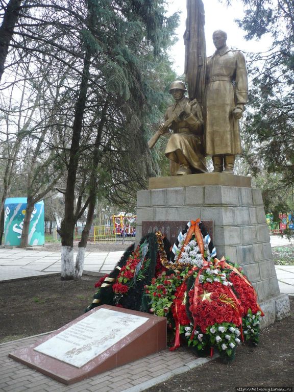 Братская могила воинов Советской Армии, погибших в 1942–1943 гг., категория охраны «М»..